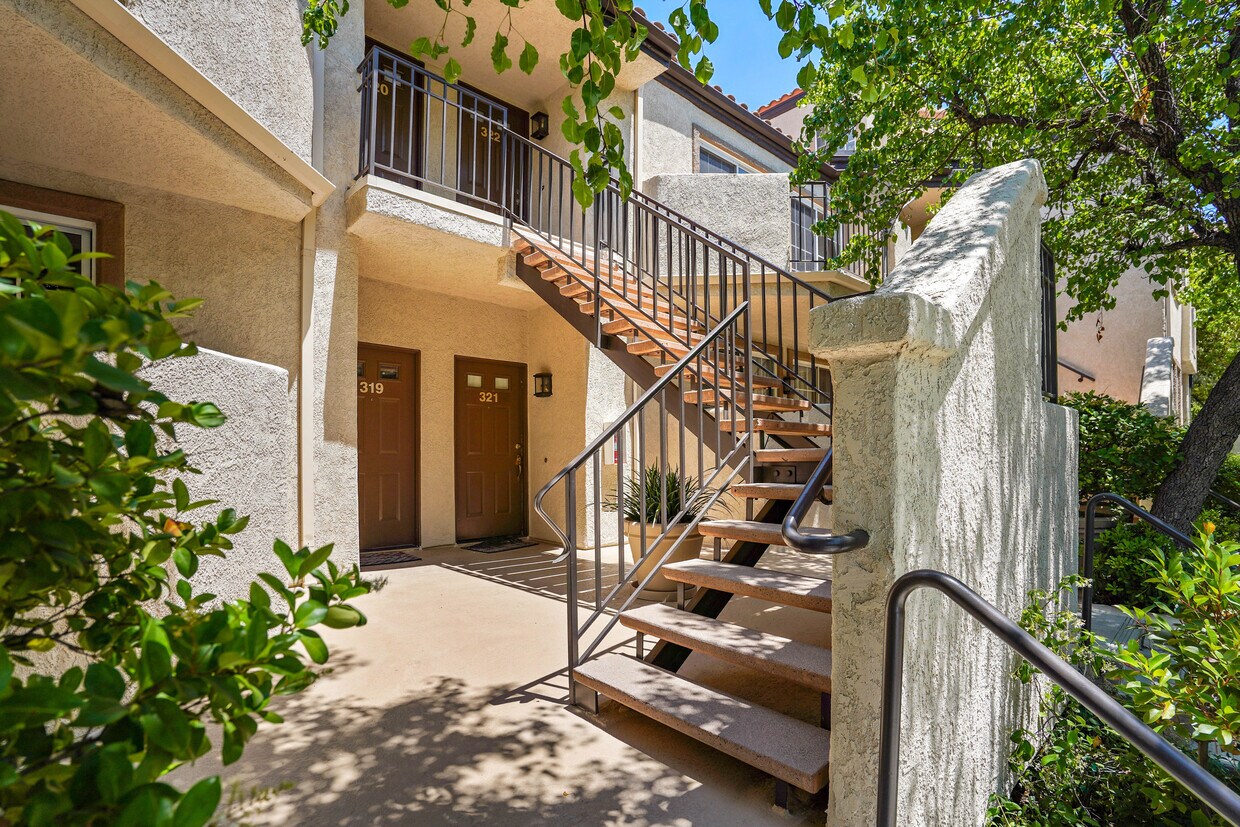Upper Unit - 24145 Del Monte Dr