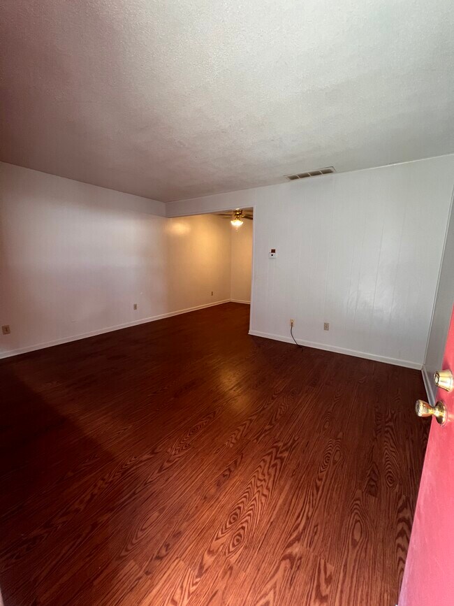 Building Photo - 599 E Temperance St