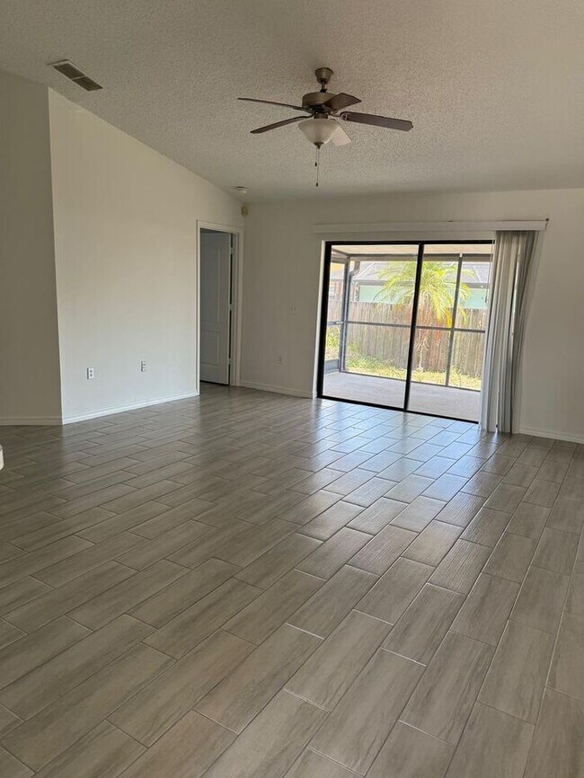 Foto del edificio - Spacious 3-Bedroom Home with Open Floor Plan – Great Location!