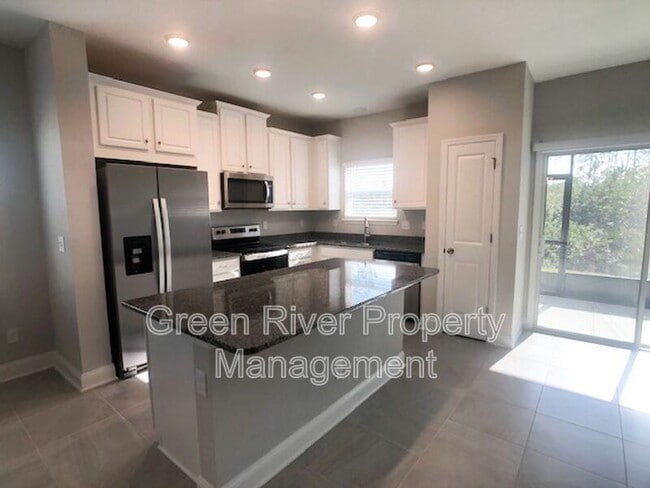 Foto del edificio - 13991 Molina Dr