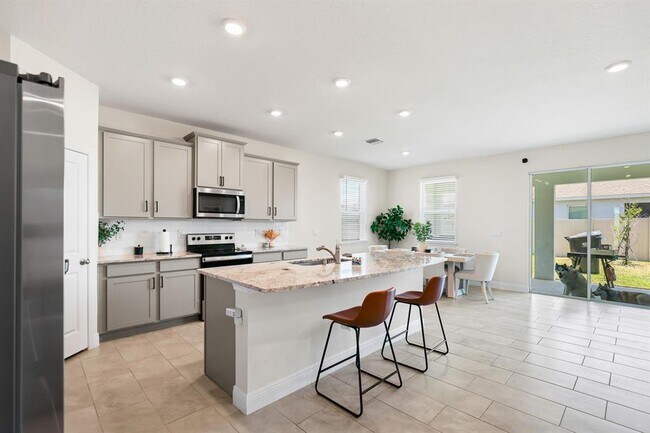 Building Photo - 5689 Hawks Cay St