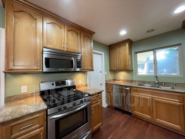 Foto del edificio - 5121 Myra Ave