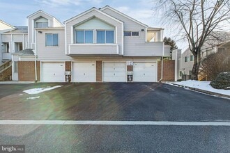 Building Photo - 406 Margit Ct