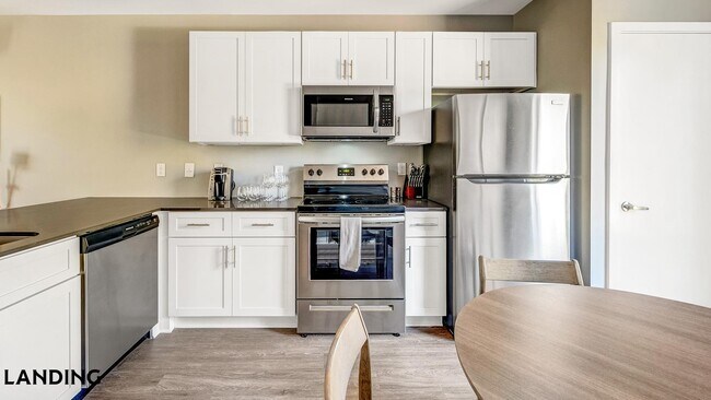 Building Photo - 5040 Linbar Dr