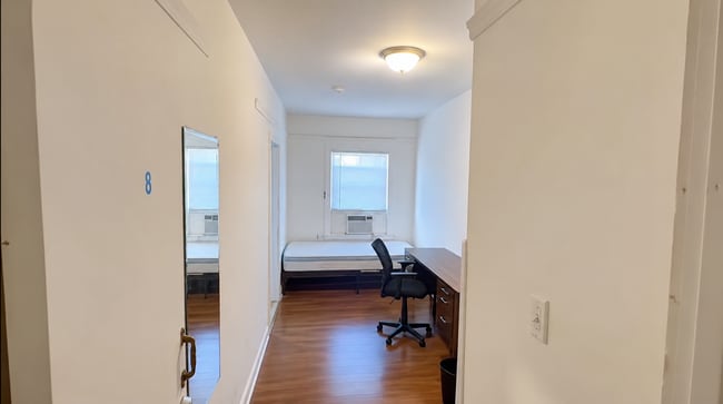 Building Photo - 1146 W 37th St