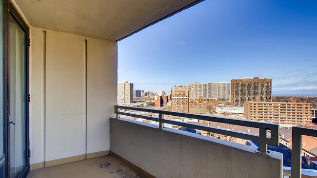 Building Photo - 3930 N Pine Grove Ave