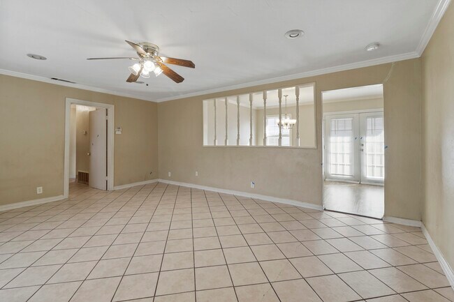 Building Photo - 807 Ash Ln