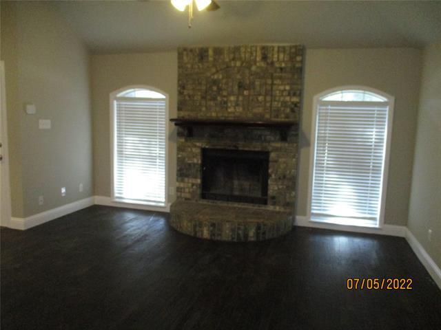 Foto del edificio - 6421 Woodcreek Trail