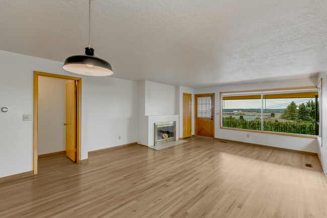 Building Photo - 6506 E Evergreen Blvd