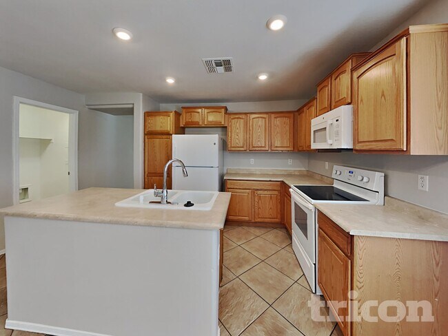 Building Photo - 43371 W Elizabeth Ave