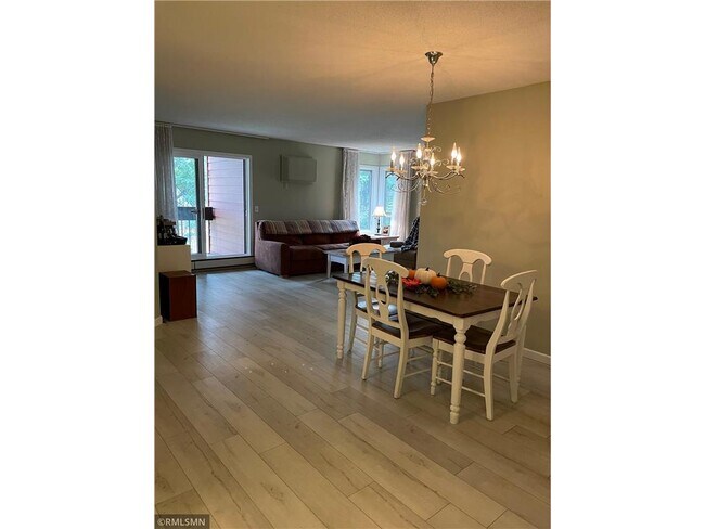 Foto del edificio - 8037 Xerxes Ave S