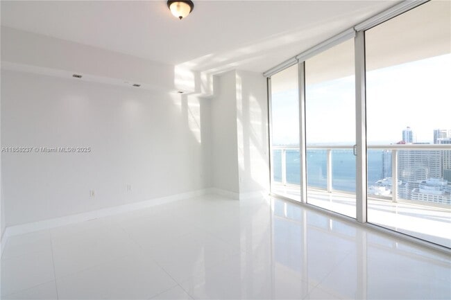 Building Photo - 495 Brickell Ave