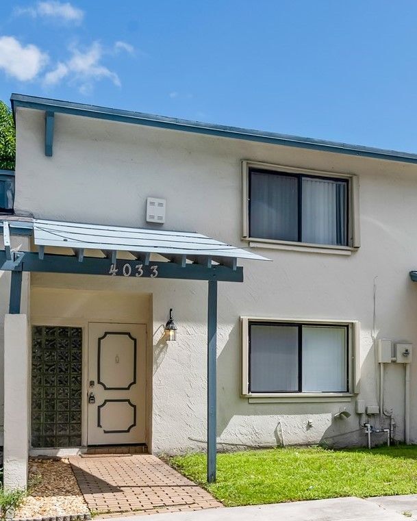 Building Photo - 4033 SW 68th Way