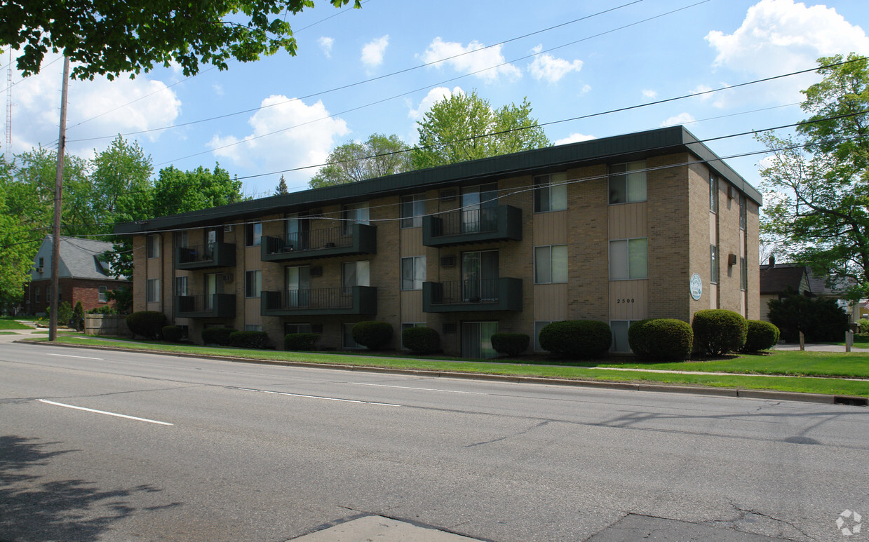 Building Photo - Maple Tree Apartments