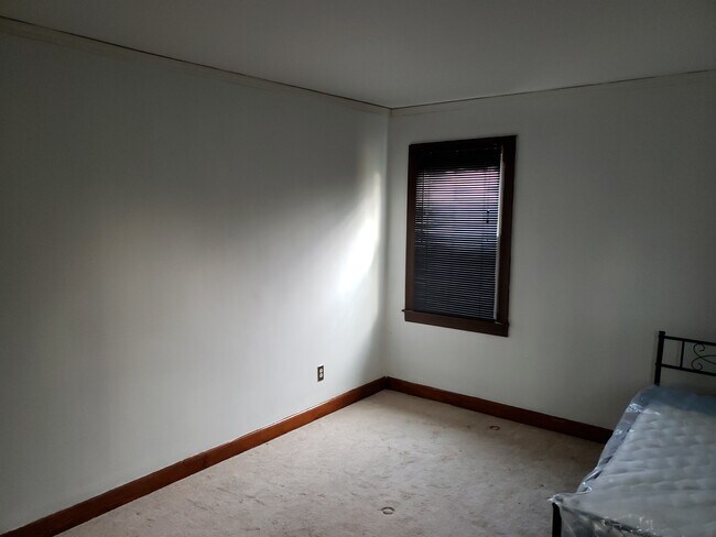 Building Photo - 683 Sweet Home Rd