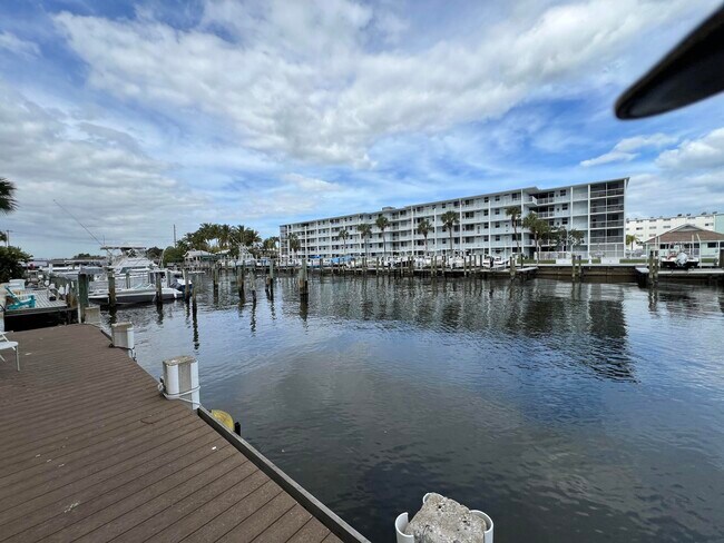 Foto del edificio - 131 Shore Ct