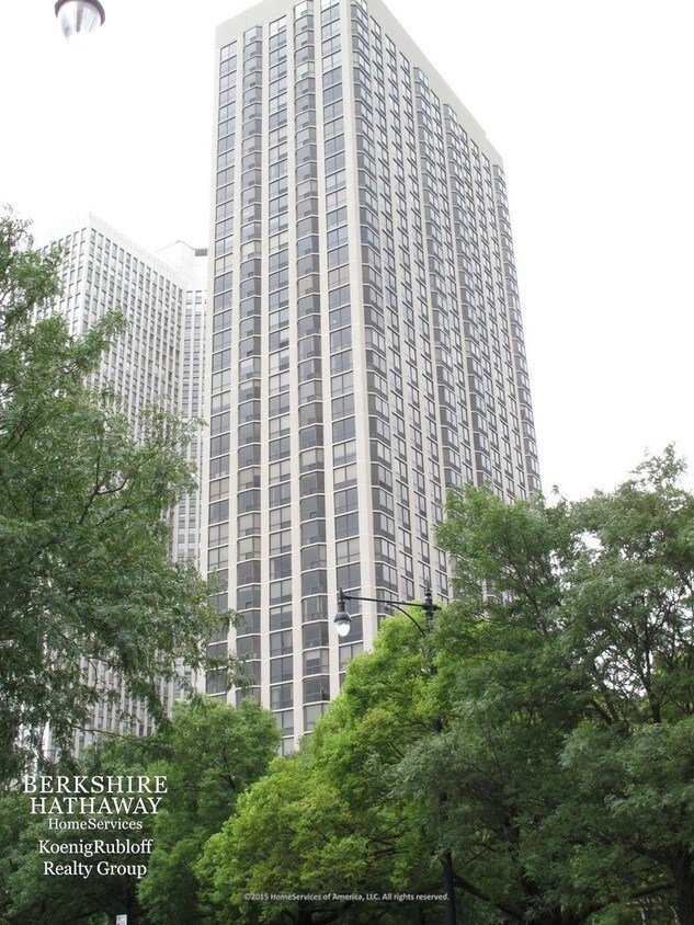 Primary Photo - 2650 N Lakeview Ave