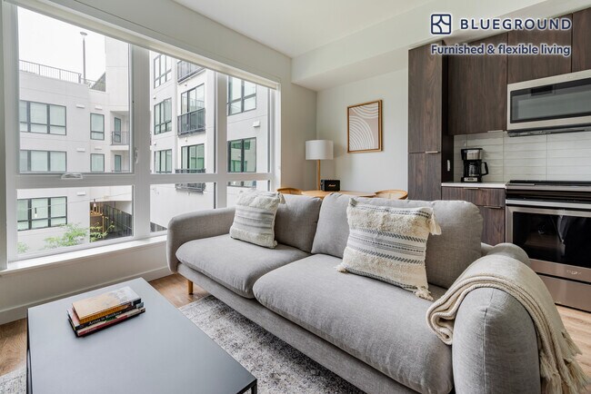 Building Photo - 238 13th St