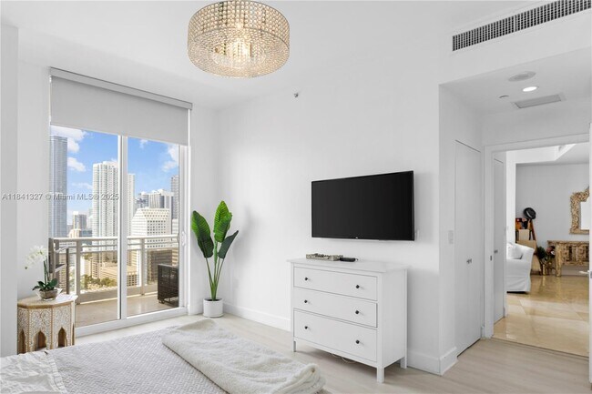 Foto del edificio - 901 Brickell Key Blvd