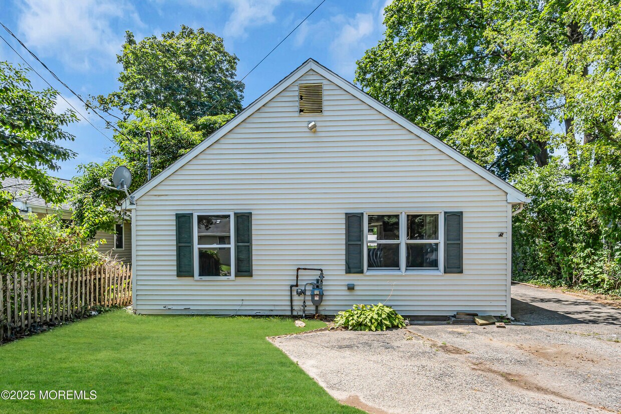 Primary Photo - 75 River Dr