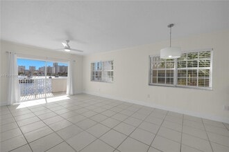 Building Photo - 462 Golden Isles Dr