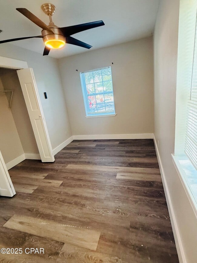 Building Photo - 1305 Flower Dr