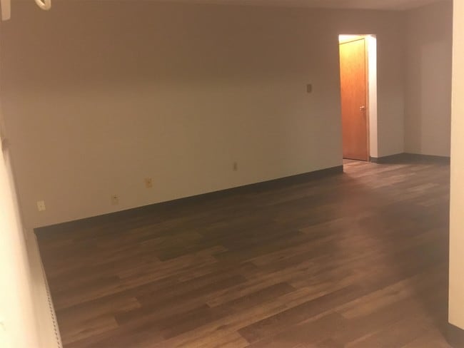 Building Photo - 1145 7th St W