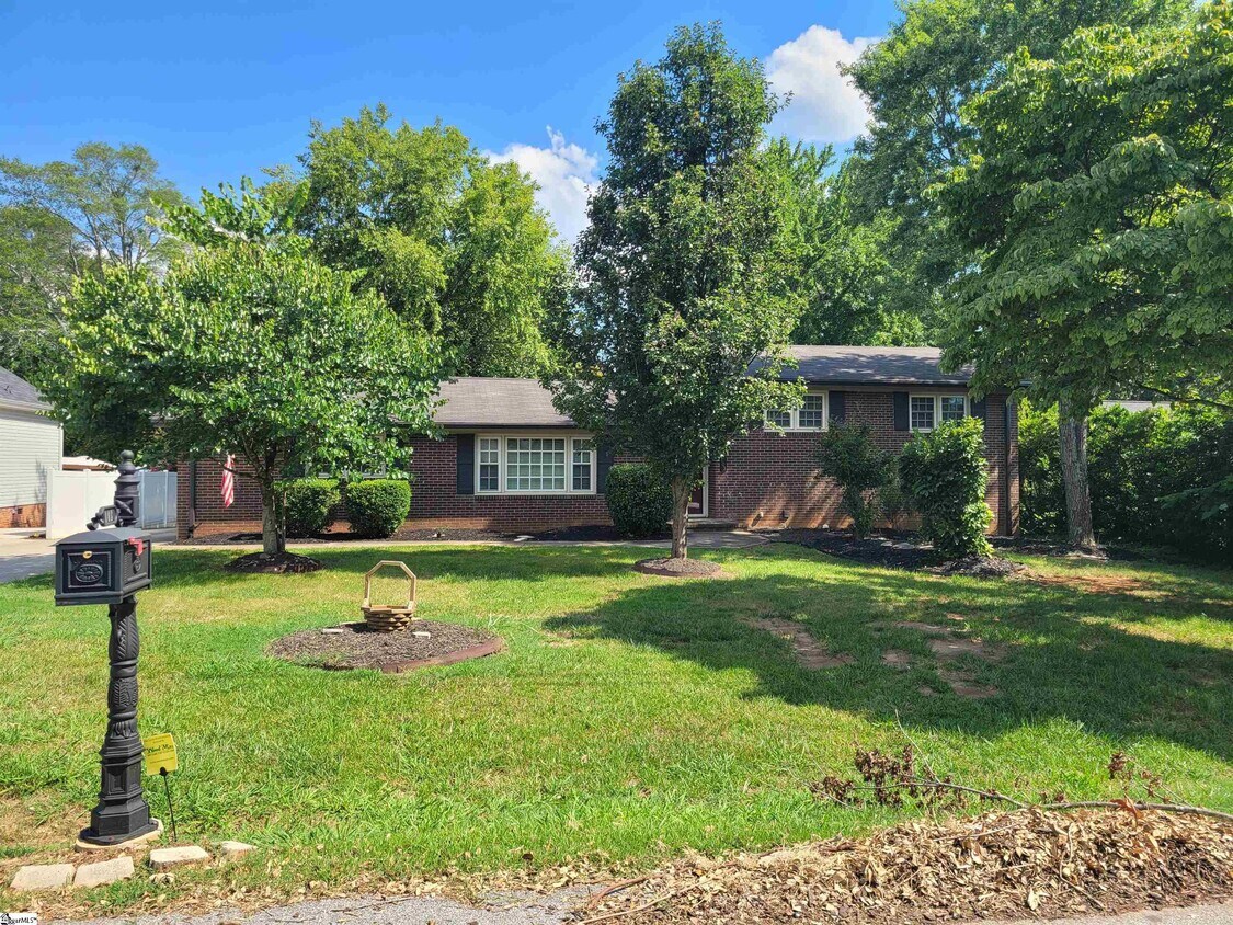 Primary Photo - 103 Pinehurst Dr