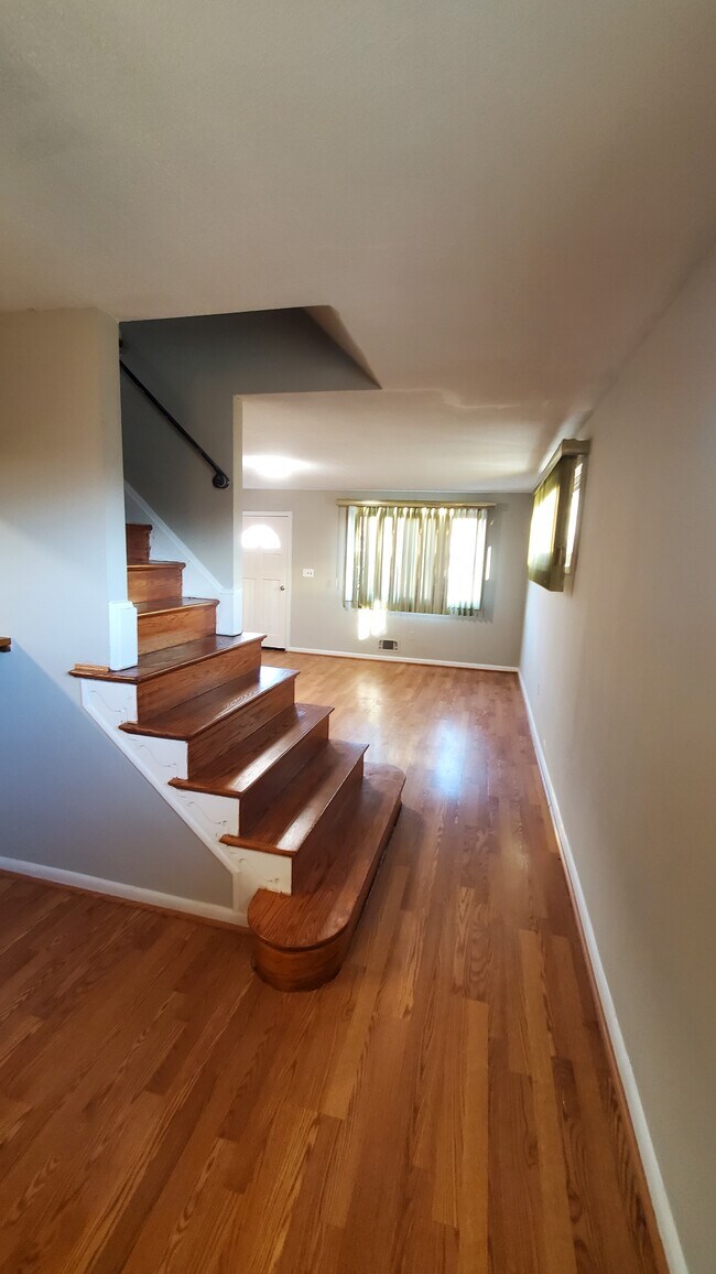 Foto del edificio - 8548 Harris Ave