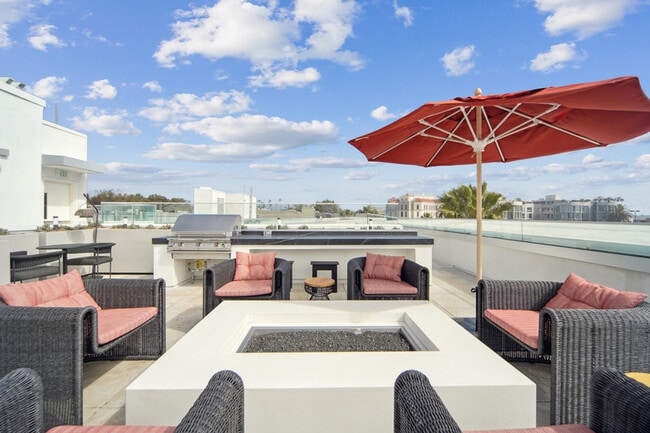 Building Photo - Willow Santa Monica