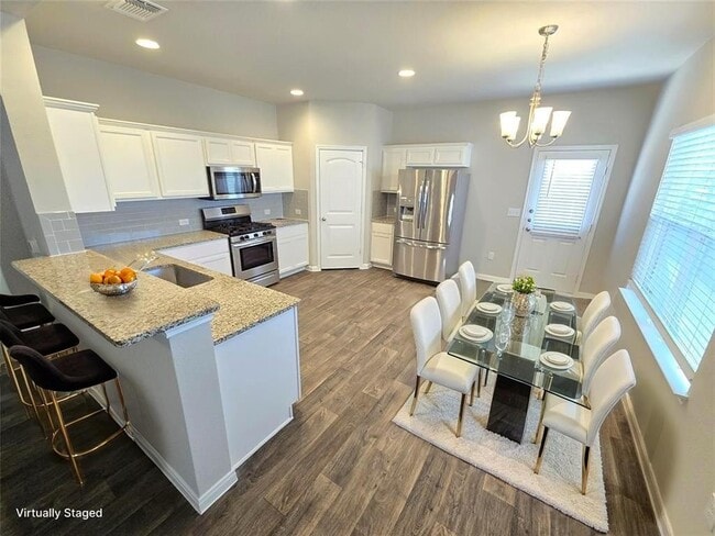 Foto del edificio - 13903 Macquarie Dr