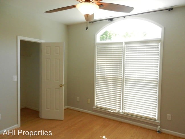 Building Photo - 6586 Mill Creek Cir