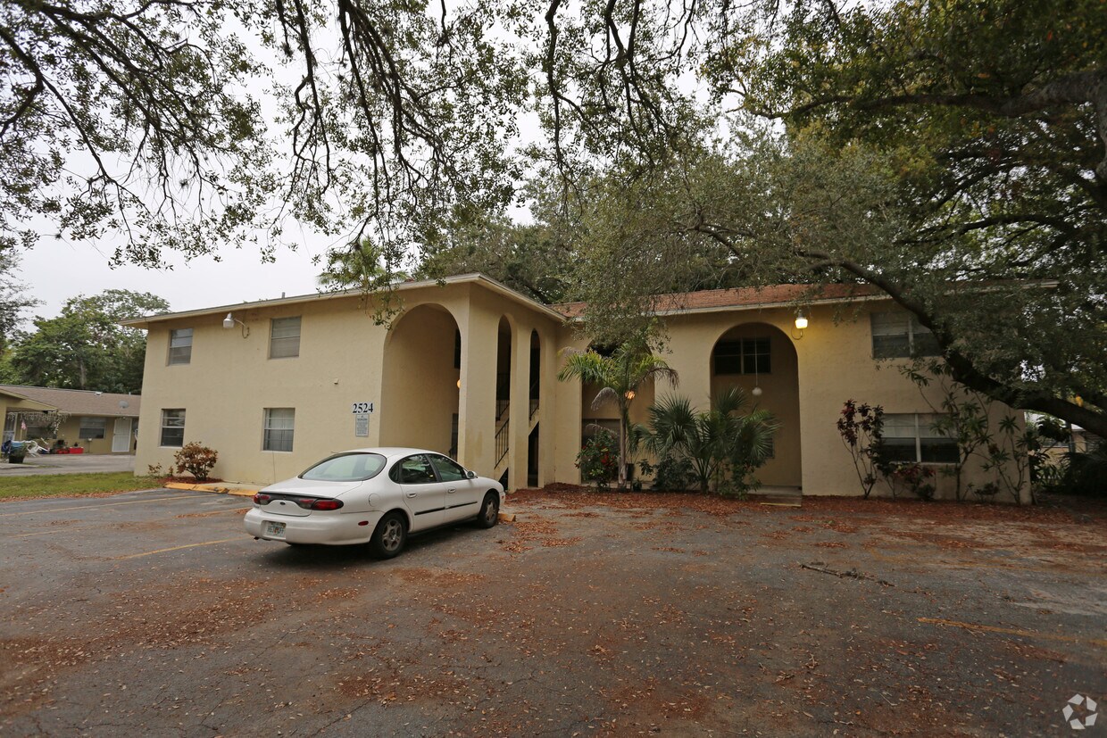 Primary Photo - Congress Street Apartments