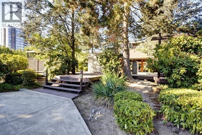Building Photo - 9857 Manchester Dr