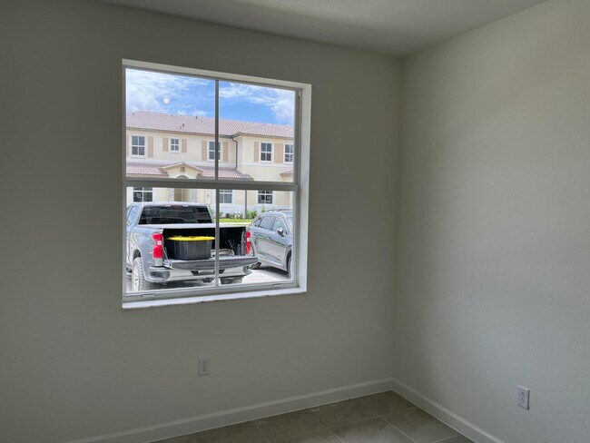 Building Photo - 2624 SE 25th Ct