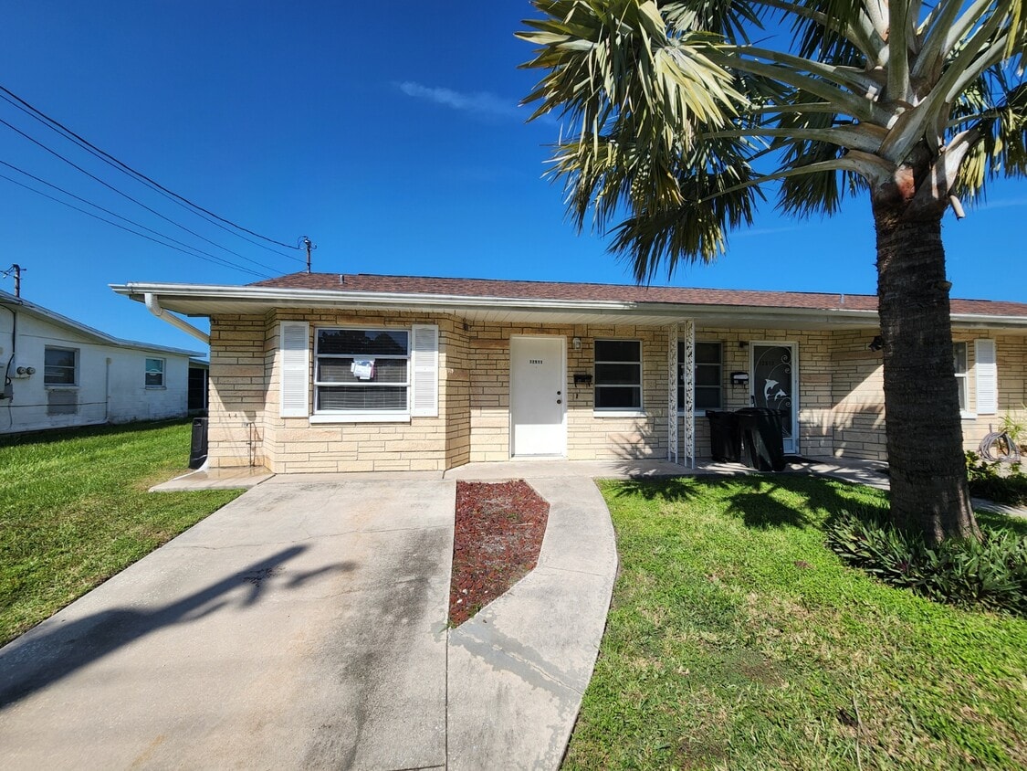 Front elevation - 12511 1st Is
