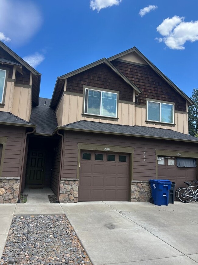 Foto del edificio - 2 Bed/1.5 Bath Townhome Near the Old Mill - Attached Garage