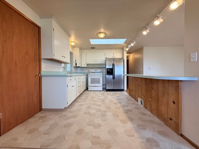 Building Photo - 3 bedroom 1.5 bath In North Tacoma!!!