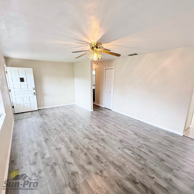 Building Photo - 1985 Big Oak Dr