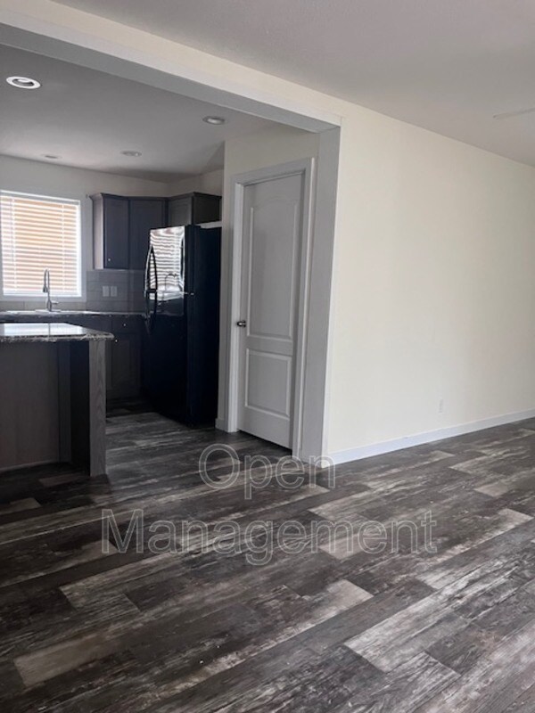 Foto del edificio - 511 E 1st St