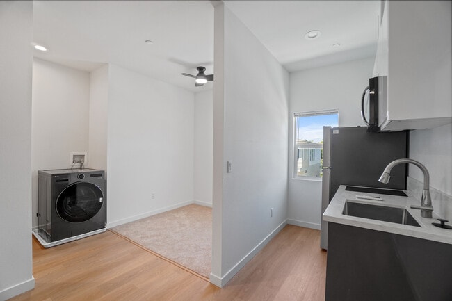Interior - 2225 Bonita Ct