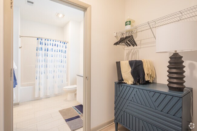 The Elliot- 1HAB, 1BA - Innslake Place