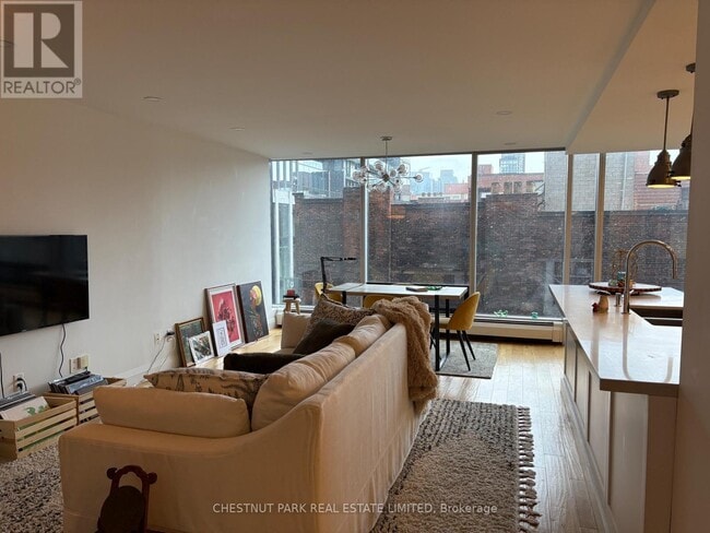 Building Photo - 30 Wellington St E