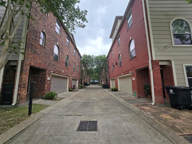 Building Photo - 1309 Bingham St