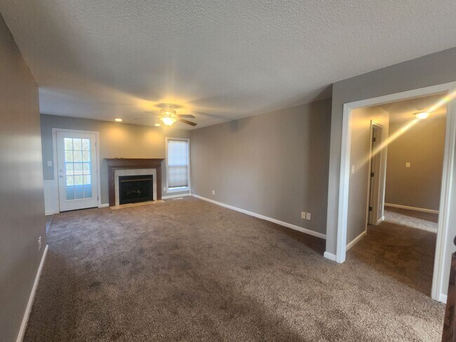 Building Photo - $2100.00 4 Beds 3 Baths and Bonus Room