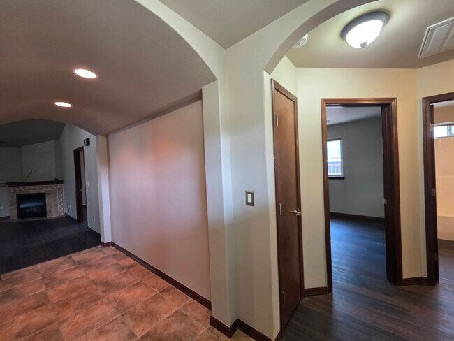 Building Photo - 1523 Sacajawea Ave