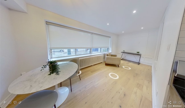 Photo du bâtiment - 710 Spadina Ave.