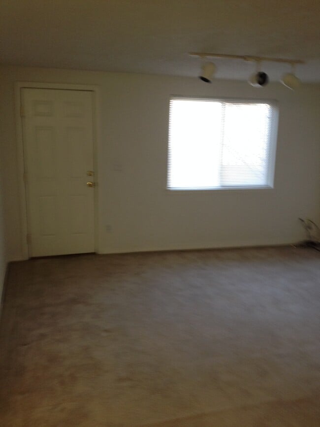 Building Photo - 8810 W Cory Ln