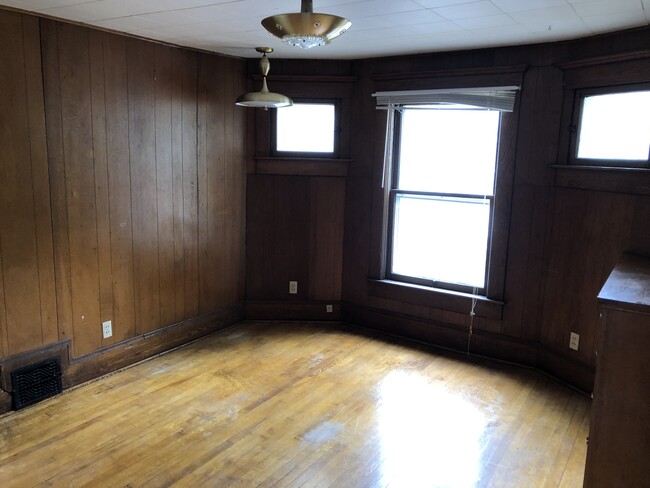 Building Photo - 1016 3rd Ave