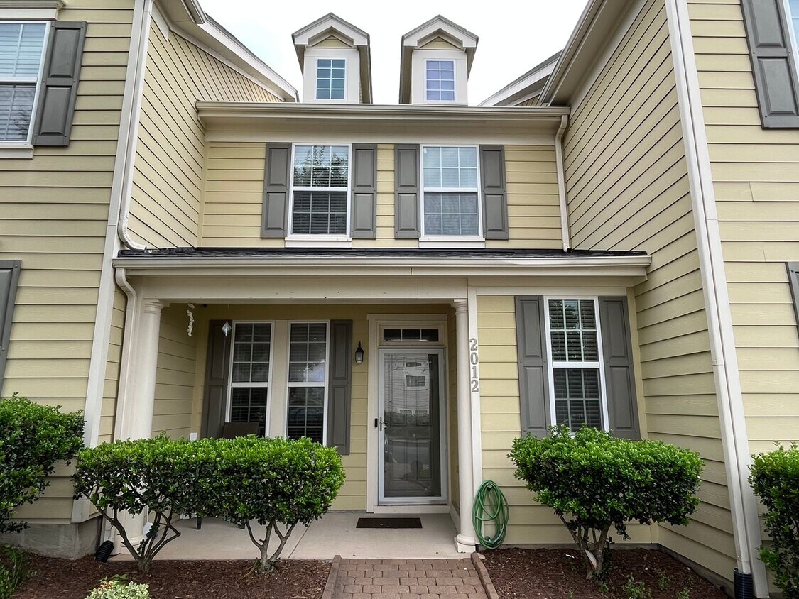 Foto principal - Charming 2BD, 2.5BA Cary Townhome with Sto...